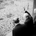 Churchill_waves_to_crowds